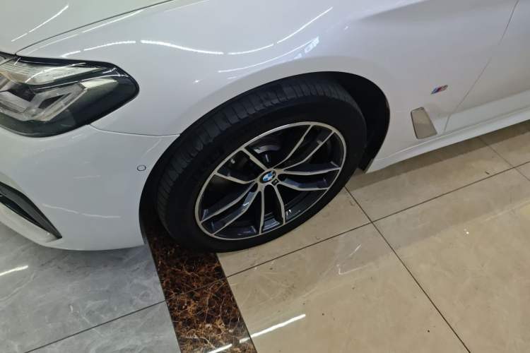 Used BMW 5 Series 2022 Second Facelift 525Li M Sport Package Exterior 4