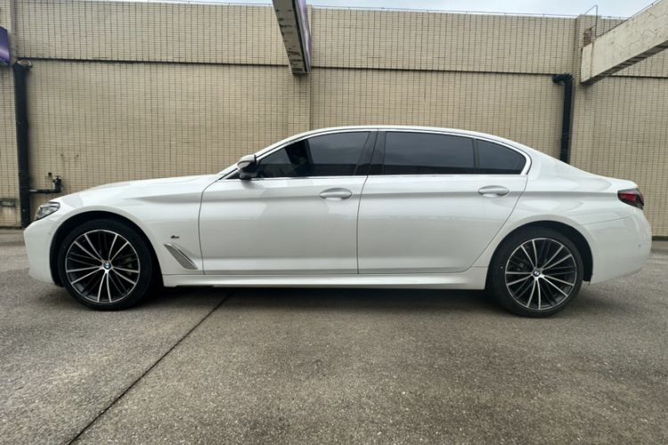 Used BMW 5 Series 2022 Restyled 530Li Leading Edition M Sport Package Exterior 4