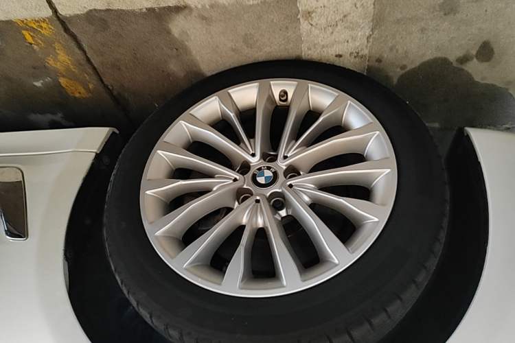 Used BMW 5 Series 2022 Restyled 525Li Luxury Package Exterior 4