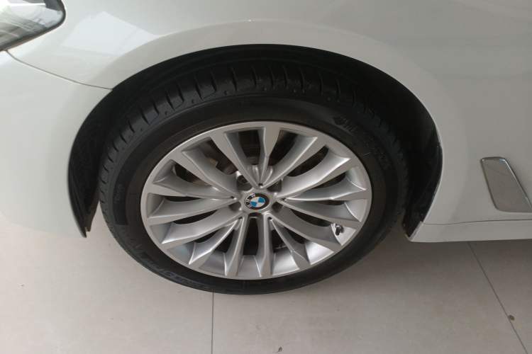 Used BMW 5 Series 2022 Restyled 525Li Luxury Package Exterior 4