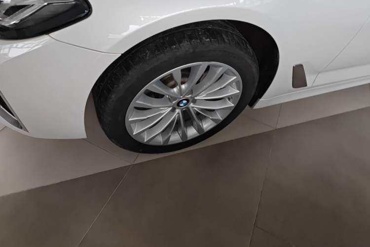 Used BMW 5 Series 2022 Restyled 525Li Luxury Package Exterior 4