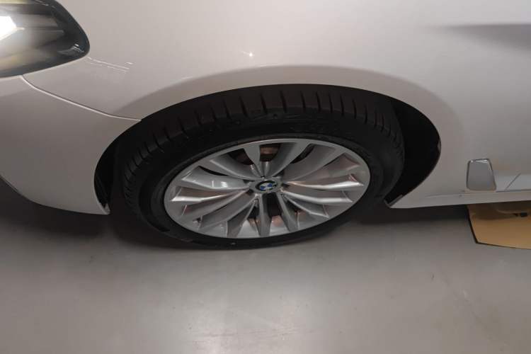 Used BMW 5 Series 2022 Second Facelift 525Li Luxury Package Exterior 4
