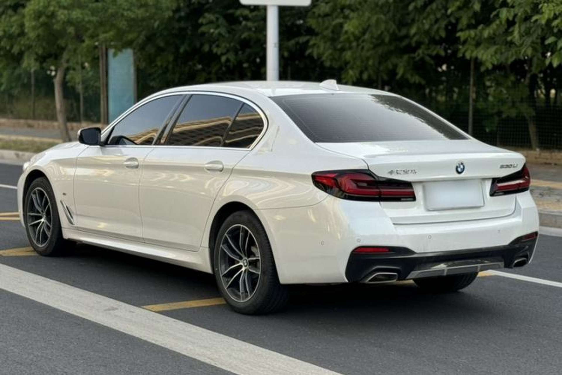 Used BMW 5 Series 2022 Restyled 525Li M Sport Package Exterior 4