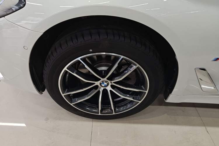 Used BMW 5 Series 2022 Second Facelift 525Li M Sport Package Exterior 4