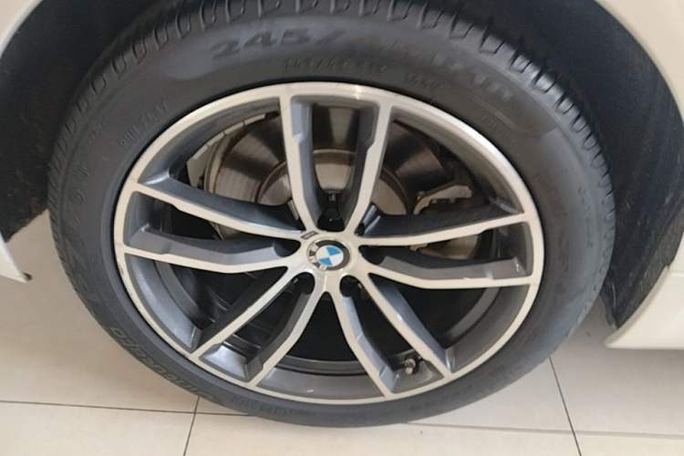 Used BMW 5 Series 2022 Second Facelift 525Li M Sport Package Exterior 5
