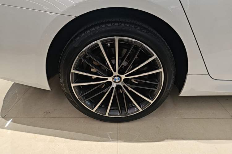 Used BMW 5 Series 2022 Restyled 530Li Leading Edition M Sport Package Exterior 5