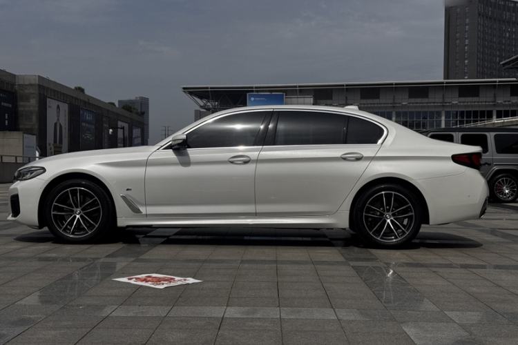 Used BMW 5 Series 2022 Restyled 525Li M Sport Package Exterior 5