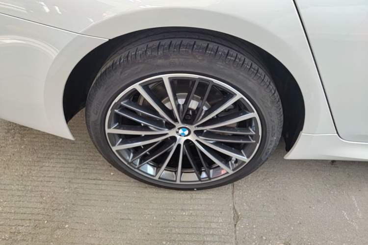 Used BMW 5 Series 2022 Second Facelift 530Li Leading Edition M Sport Package Exterior 5