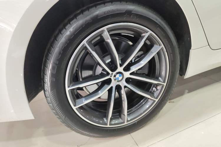 Used BMW 5 Series 2022 Second Facelift 525Li M Sport Package Exterior 5