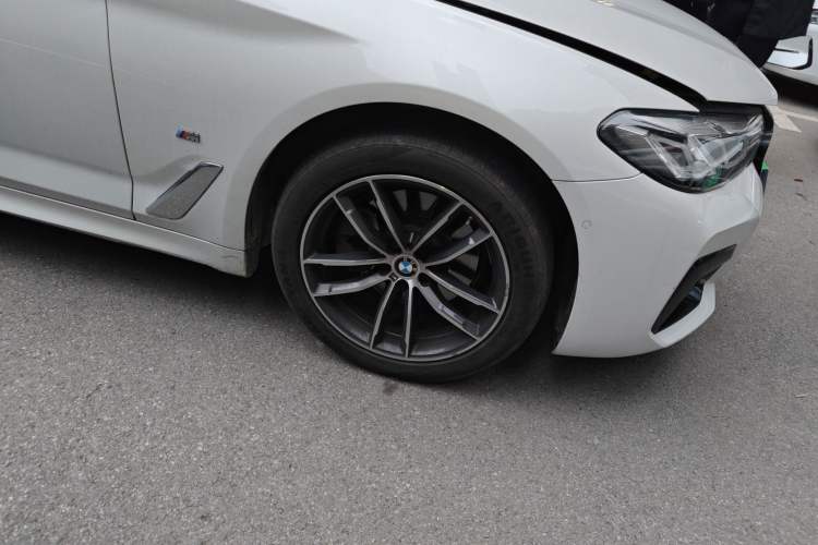Used BMW 5 Series 2022 Restyled 525Li M Sport Package Exterior 7
