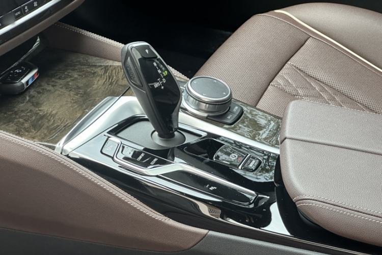 Used BMW 5 Series 2022 Restyled 525Li M Sport Package Exterior 9