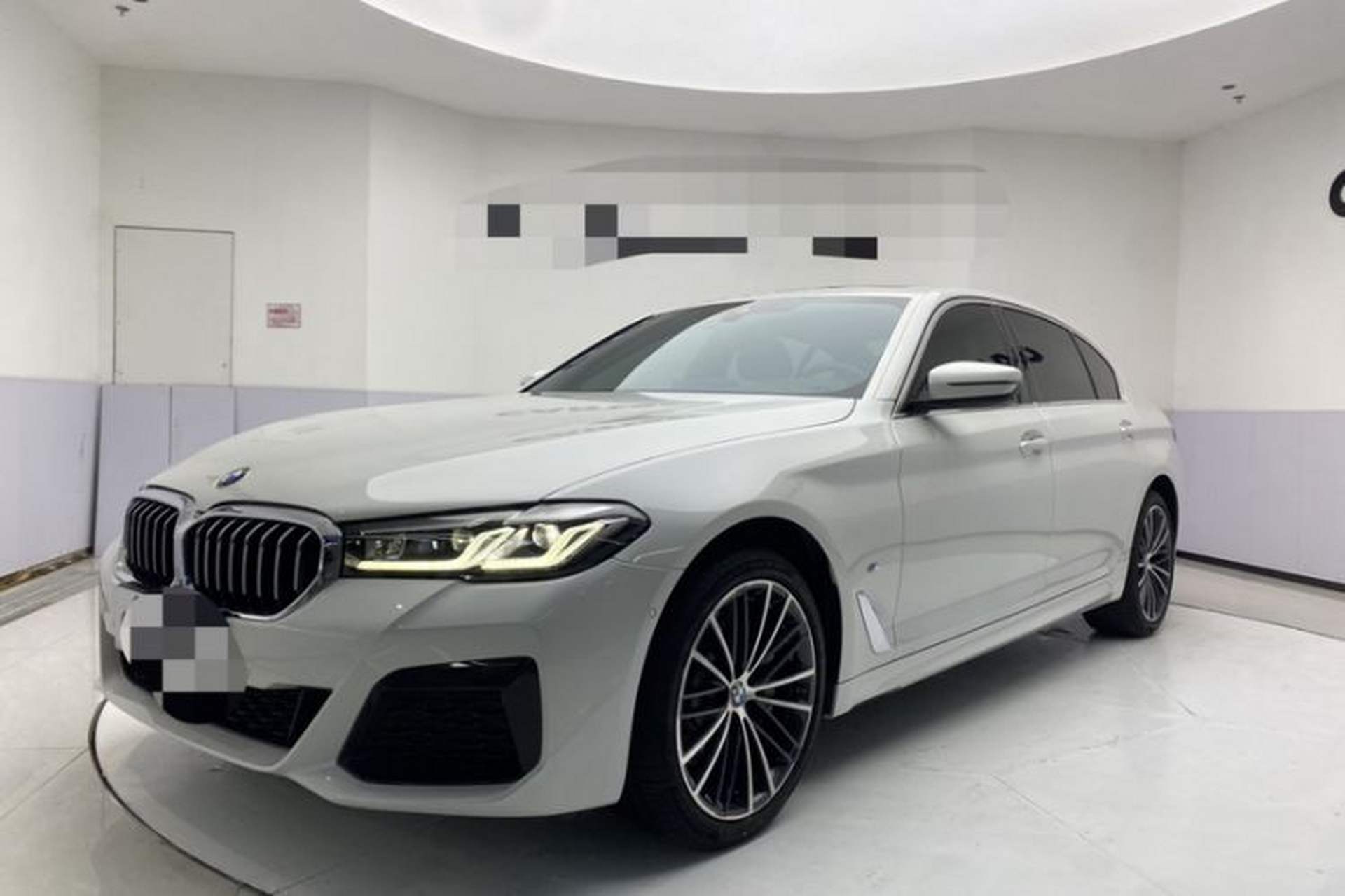 Used BMW 5 Series 2022 Restyled 530Li Leading Edition M Sport Package Front Left 45 Deg