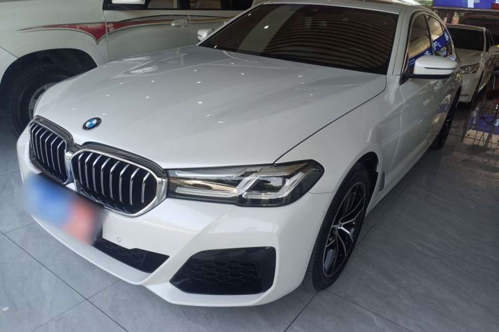 Used BMW 5 Series 2022 Second Facelift 525Li M Sport Package Front Left 45 Deg