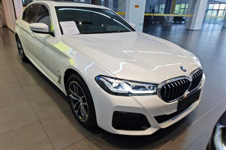 Used BMW 5 Series 2022 Restyled 525Li M Sport Package Front Right 45 Deg