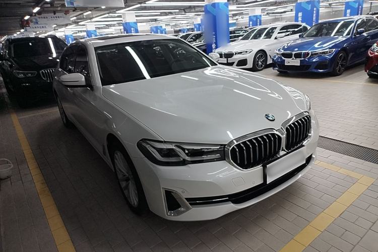 Used BMW 5 Series 2022 Second Facelift 525Li Luxury Package Front Right 45 Deg