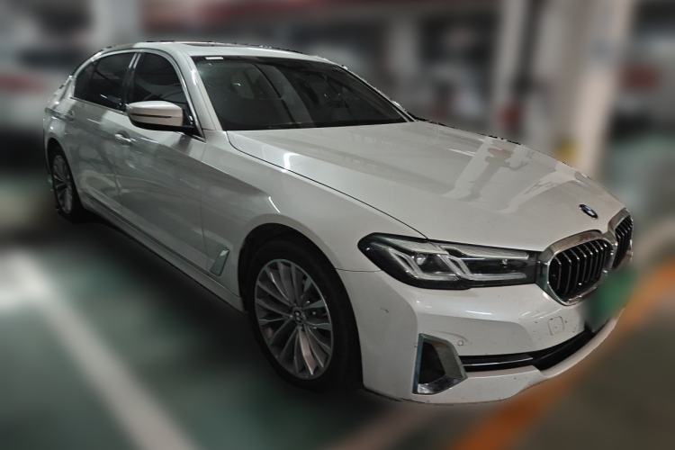 Used BMW 5 Series 2022 Restyled 525Li Luxury Package Front Right 45 Deg