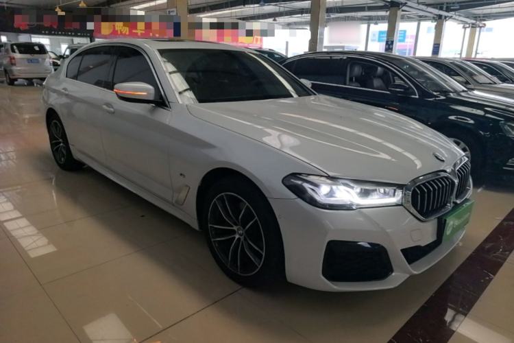 Used BMW 5 Series 2022 Second Facelift 525Li M Sport Package Front Right 45 Deg