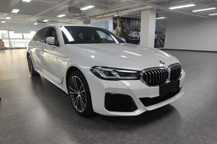 Used BMW 5 Series 2022 Second Facelift 530Li Leading Edition M Sport Package Front Right 45 Deg