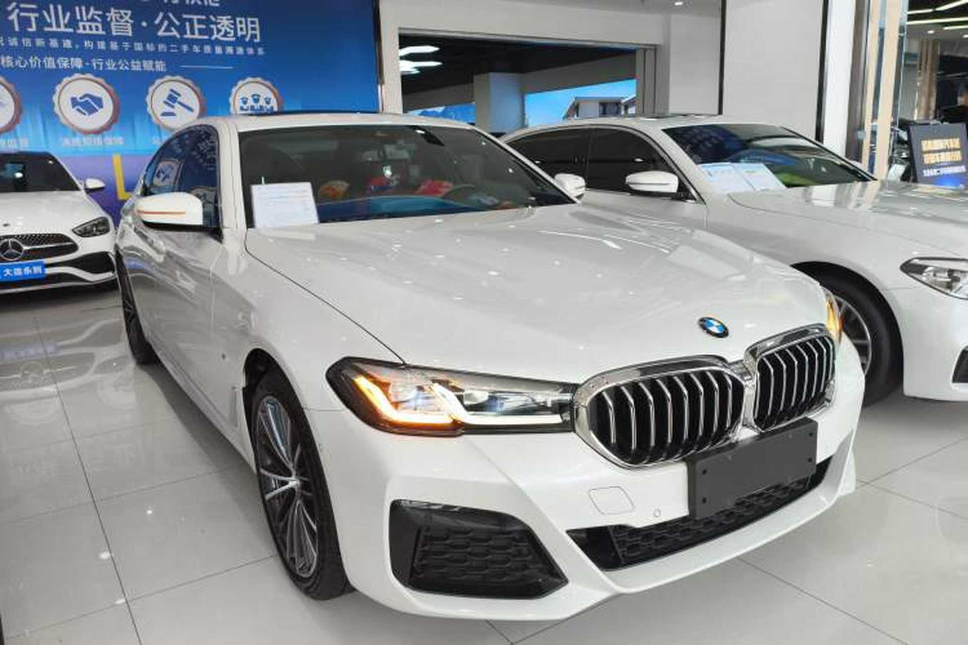 Used BMW 5 Series 2022 Restyled 530Li Leading Edition M Sport Package Front Right 45 Deg