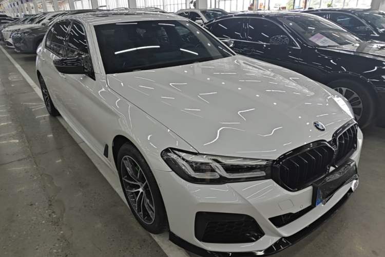 Used BMW 5 Series 2022 Second Facelift 525Li M Sport Package Front Right 45 Deg