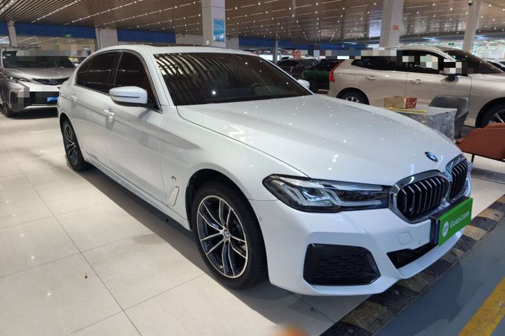 Used BMW 5 Series 2022 Second Facelift 525Li M Sport Package Front Right 45 Deg