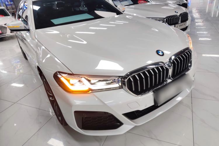 Used BMW 5 Series 2022 Second Facelift 525Li M Sport Package Front Right 45 Deg