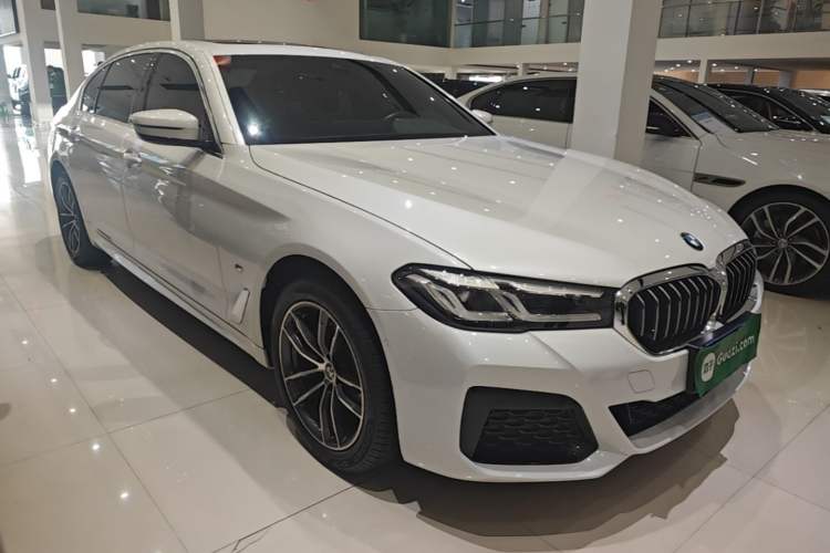 Used BMW 5 Series 2022 Second Facelift 525Li M Sport Package Front Right 45 Deg