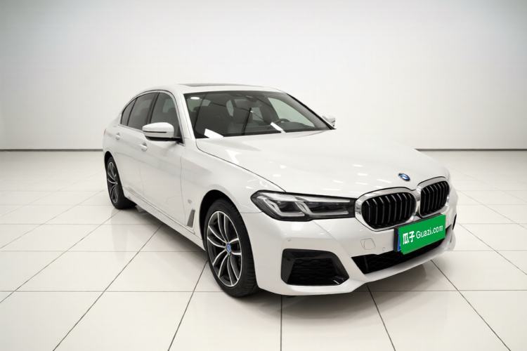 Used BMW 5 Series 2022 Second Facelift 525Li Luxury Package Front Right 45 Deg