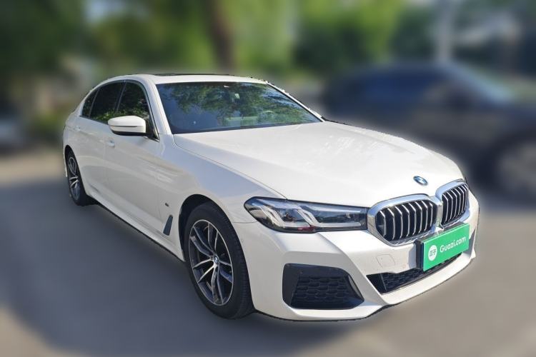 Used BMW 5 Series 2022 Second Facelift 525Li M Sport Package Front Right 45 Deg