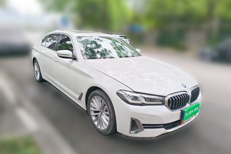 Used BMW 5 Series 2022 Second Facelift 525Li Luxury Package Front Right 45 Deg