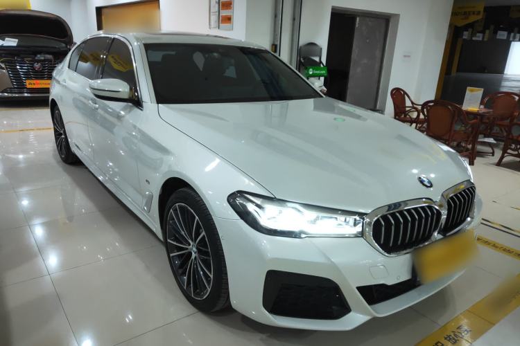 Used BMW 5 Series 2022 Second Facelift 530Li Leading Edition M Sport Package Front Right 45 Deg