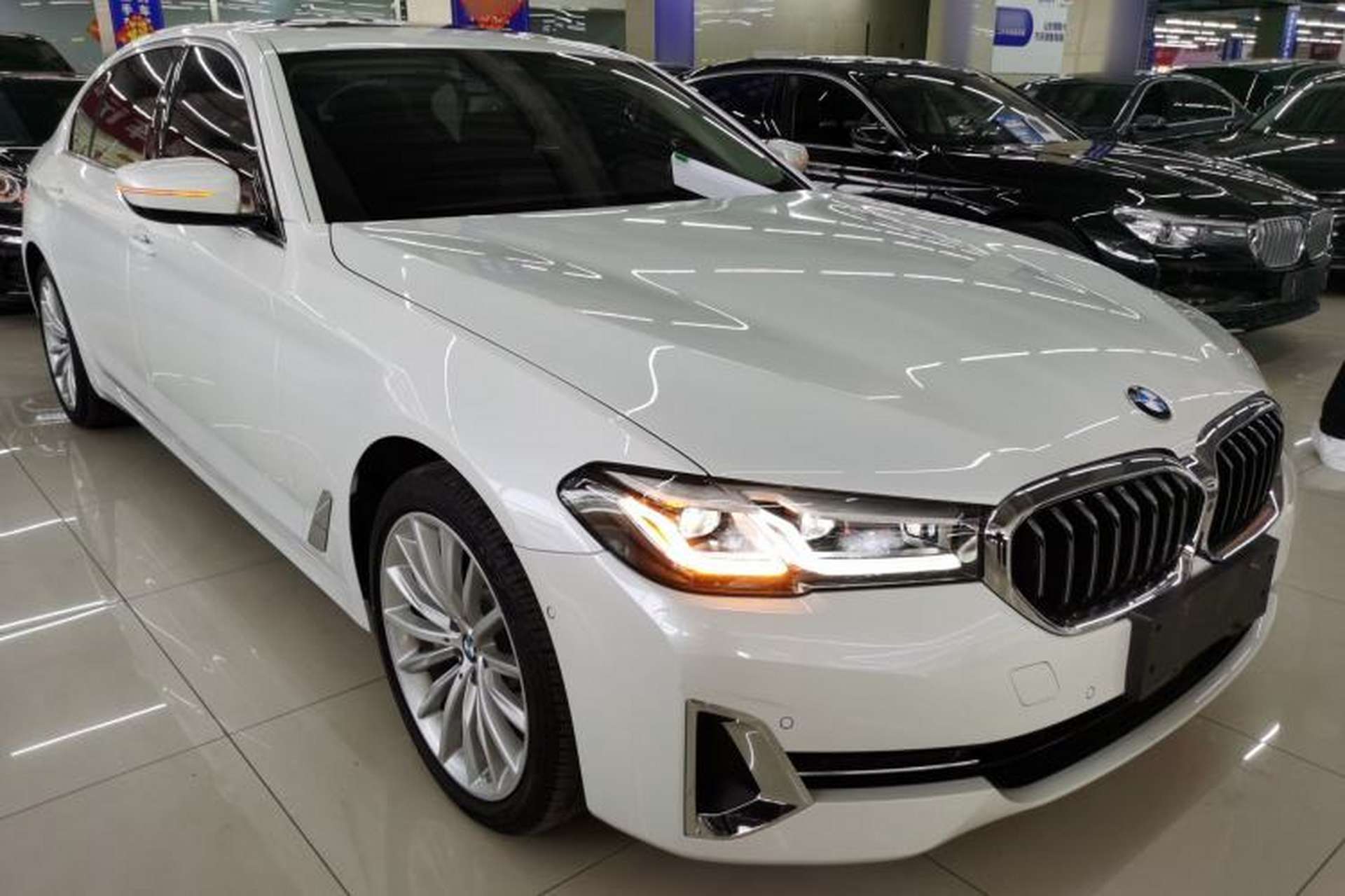 Used BMW 5 Series 2022 Second Facelift 530Li Luxury Edition Premium Package Front Right 45 Deg