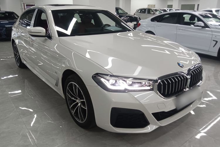 Used BMW 5 Series 2022 Second Facelift 525Li M Sport Package Front Right 45 Deg