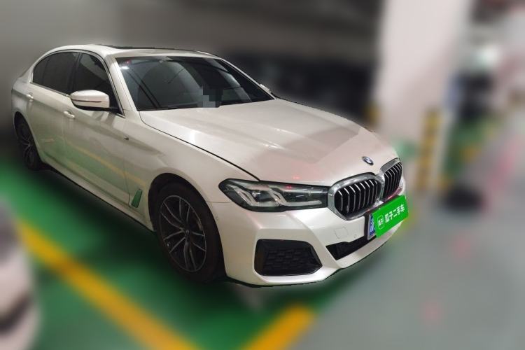 Used BMW 5 Series 2022 525Li M Sport Package Front Right 45 Deg
