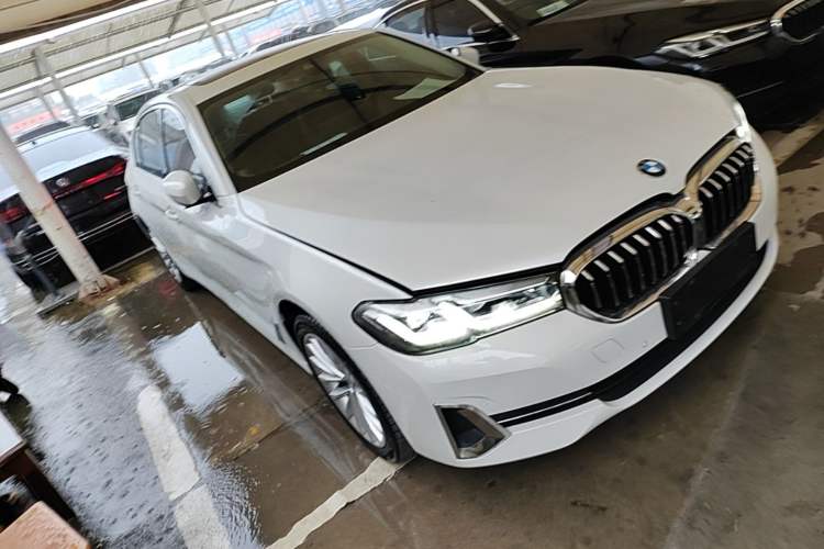 Used BMW 5 Series 2022 Restyled 525Li Luxury Package Front Right 45 Deg