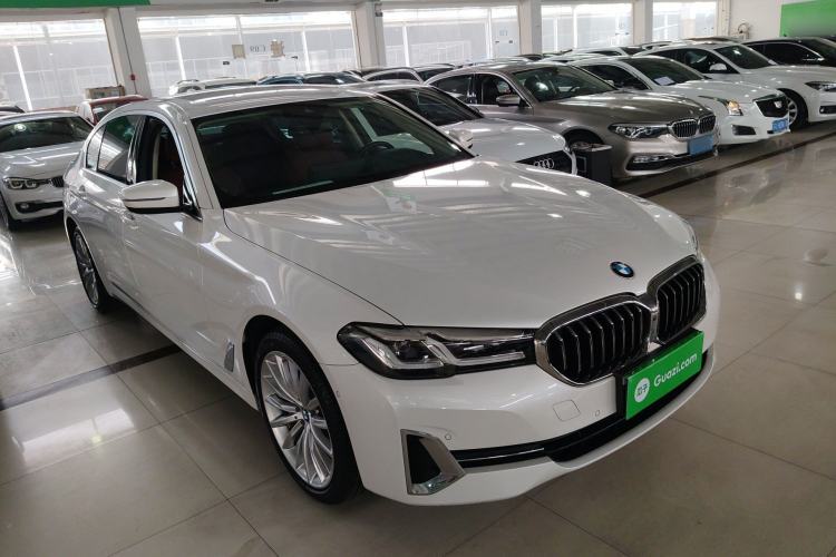 Used BMW 5 Series 2022 Second Facelift 530Li Luxury Edition Premium Package Front Right 45 Deg
