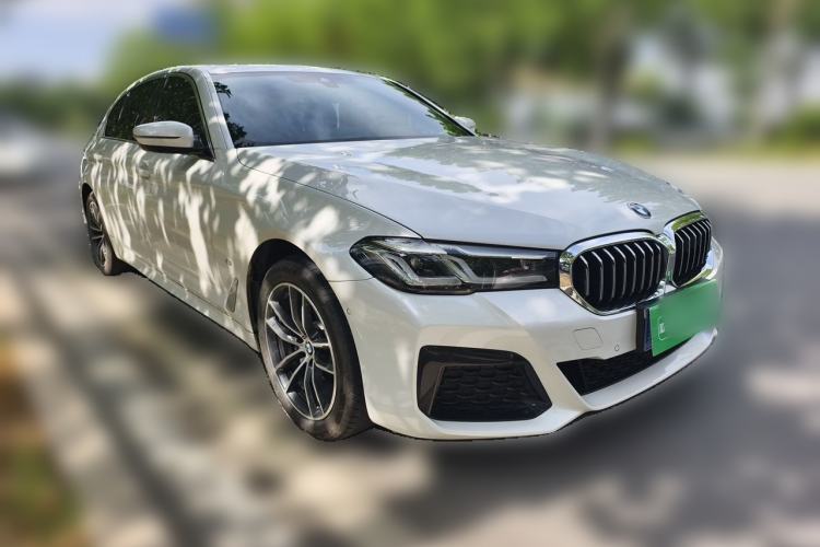 Used BMW 5 Series 2022 Second Facelift 525Li M Sport Package Front Right 45 Deg