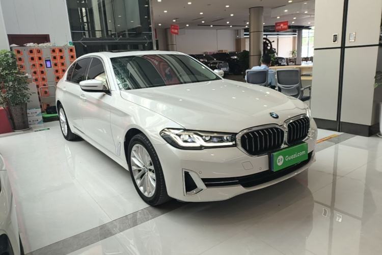 Used BMW 5 Series 2022 525Li Luxury Package Front Right 45 Deg
