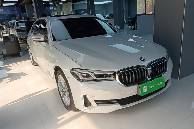 Used BMW 5 Series 2022 Second Facelift 525Li Luxury Package Front Right 45 Deg