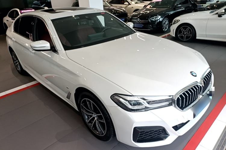 Used BMW 5 Series 2022 Second Facelift 525Li M Sport Package Front Right 45 Deg