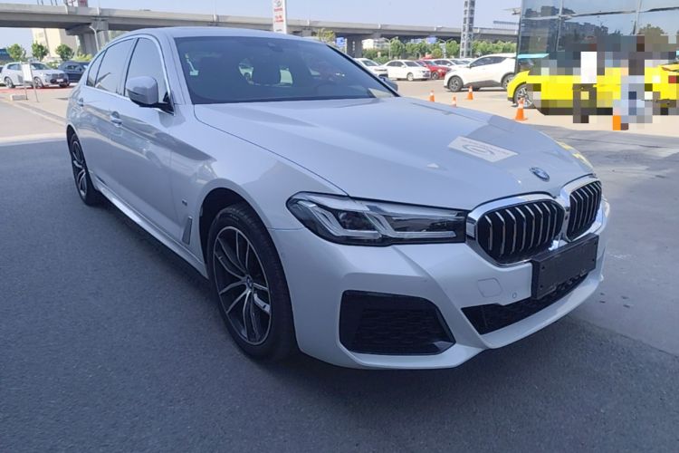 Used BMW 5 Series 2022 Second Facelift 525Li M Sport Package Front Right 45 Deg