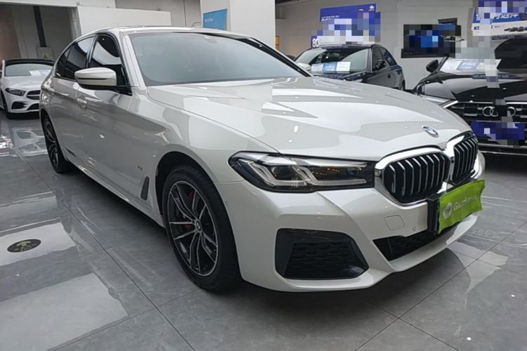 Used BMW 5 Series 2022 Second Facelift 525Li M Sport Package Front Right 45 Deg