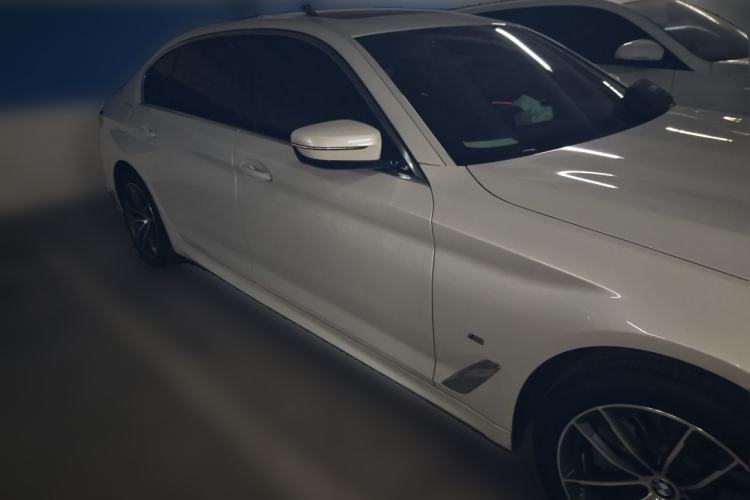 Used BMW 5 Series 2022 Restyled 525Li M Sport Package Front Right 45 Deg