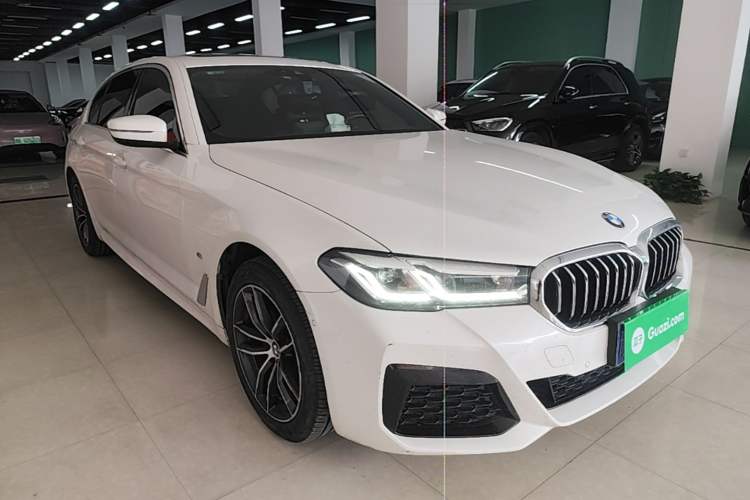 Used BMW 5 Series 2022 Second Facelift 525Li M Sport Package Front Right 45 Deg