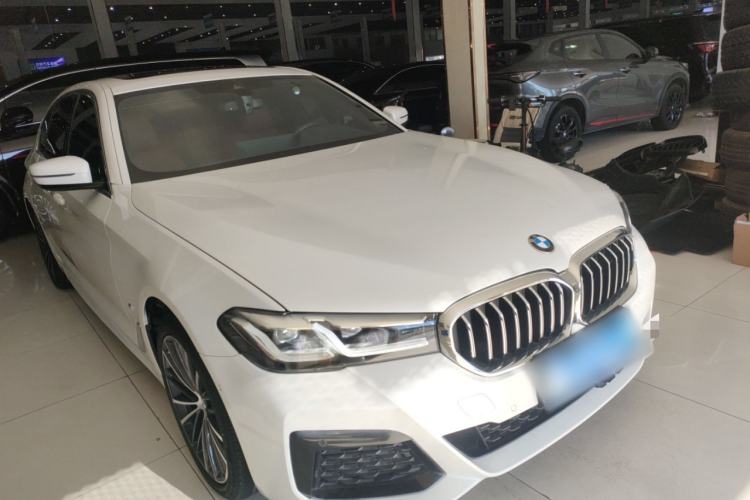 Used BMW 5 Series 2022 Second Facelift 530Li Leading Edition M Sport Package Front Right 45 Deg