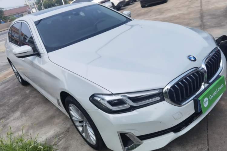 Used BMW 5 Series 2022 525Li Luxury Package Front Right 45 Deg