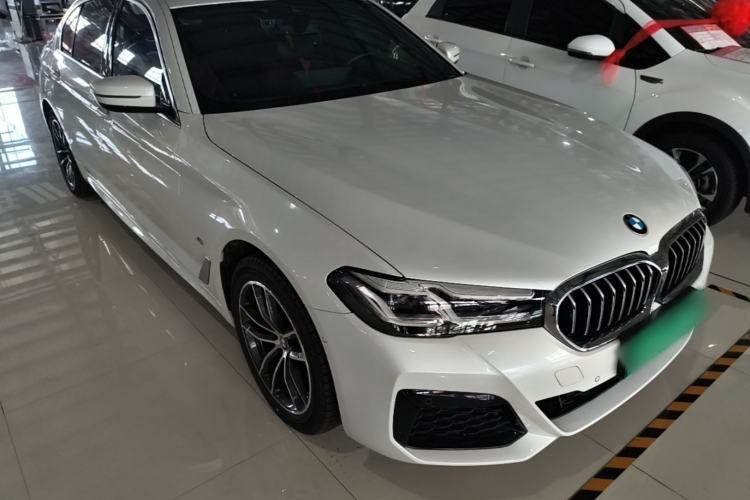 Used BMW 5 Series 2022 Second Facelift 525Li M Sport Package Front Right 45 Deg