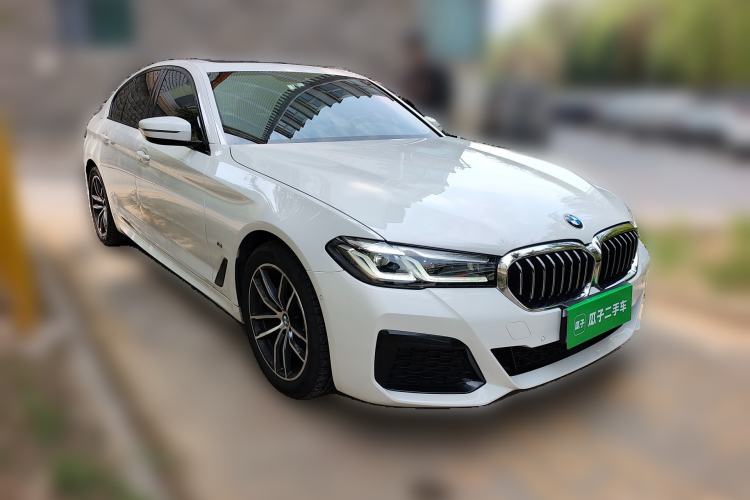 Used BMW 5 Series 2022 Restyled 525i M Sport Package Front Right 45 Deg