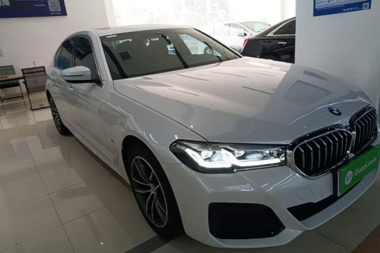 Used BMW 5 Series 2022 Second Facelift 525Li M Sport Package Front Right 45 Deg