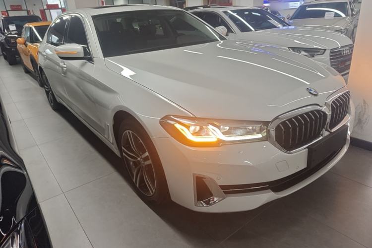 Used BMW 5 Series 2022 Updated 530Li xDrive Luxury Package Front Right 45 Deg